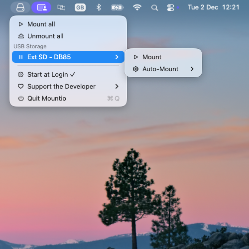 Mountio menu bar icon showing USB device count badge on macOS
